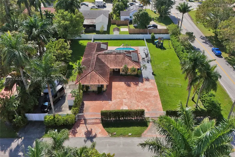 2 NE 160th St, Miami, FL 33162 - #2