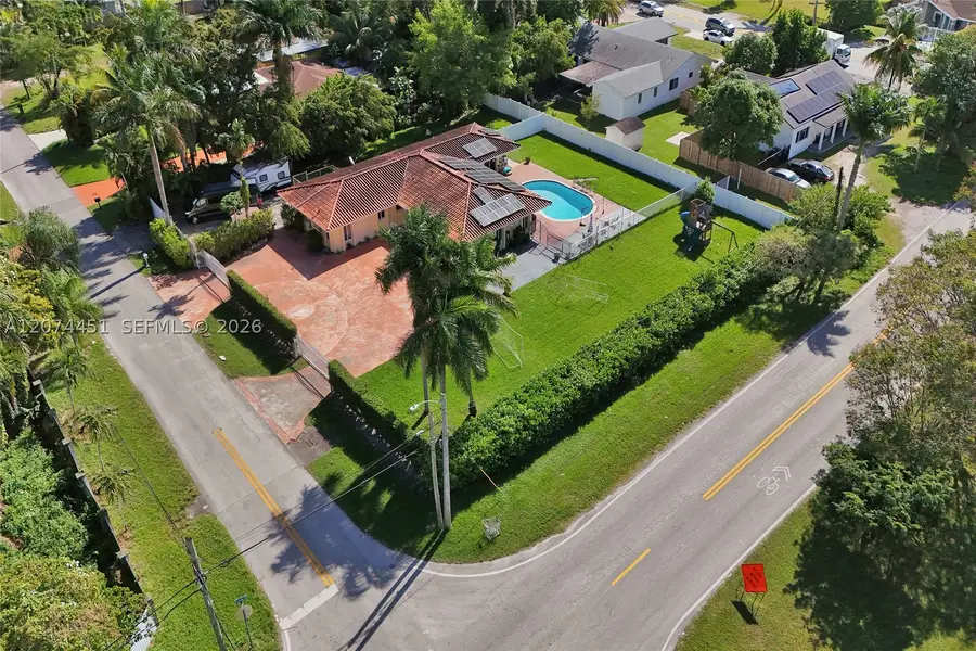 2 NE 160th St, Miami, FL 33162 - #3