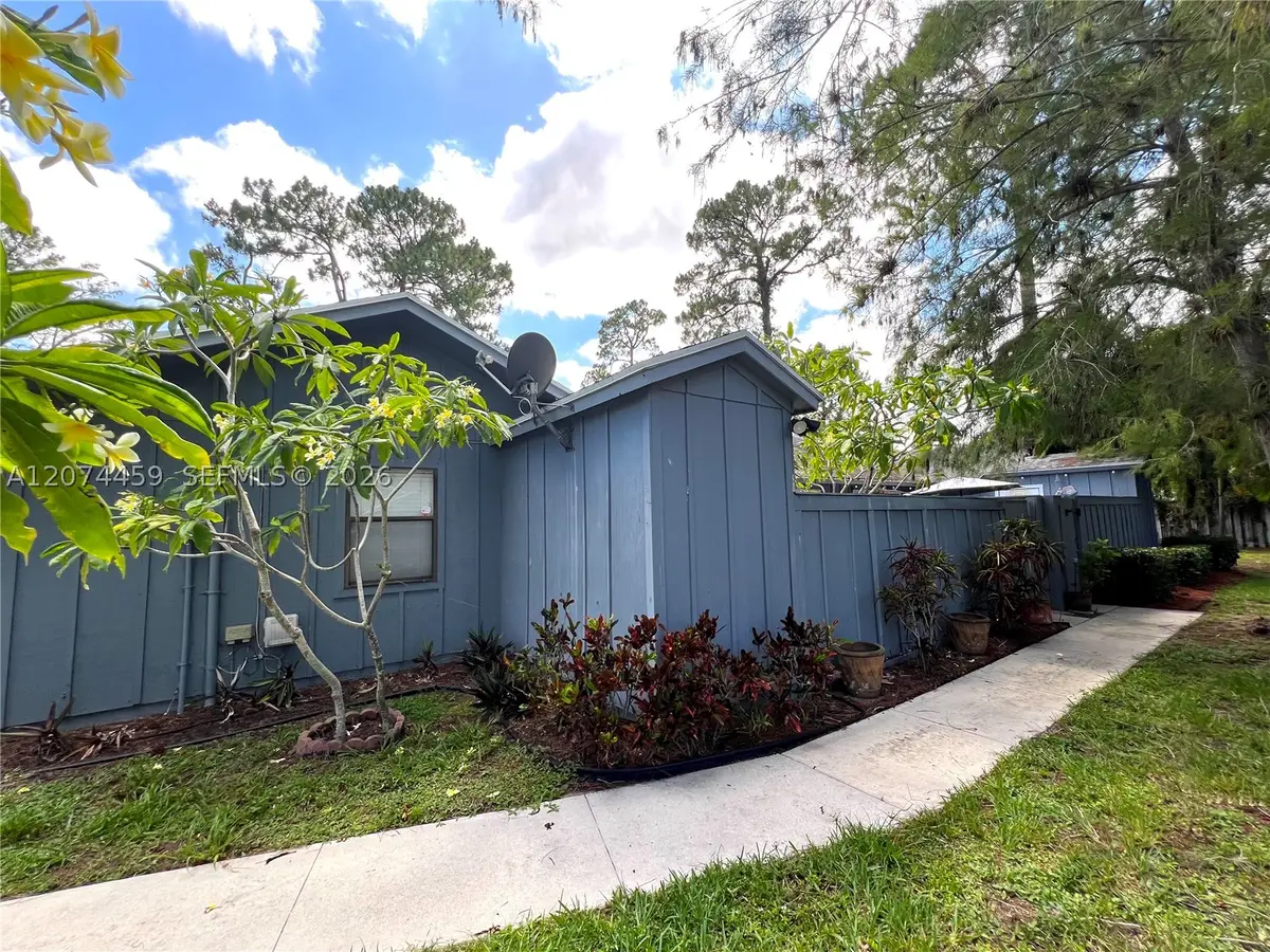 1077 Goldenrod Rd, Wellington, FL 33414 - #1