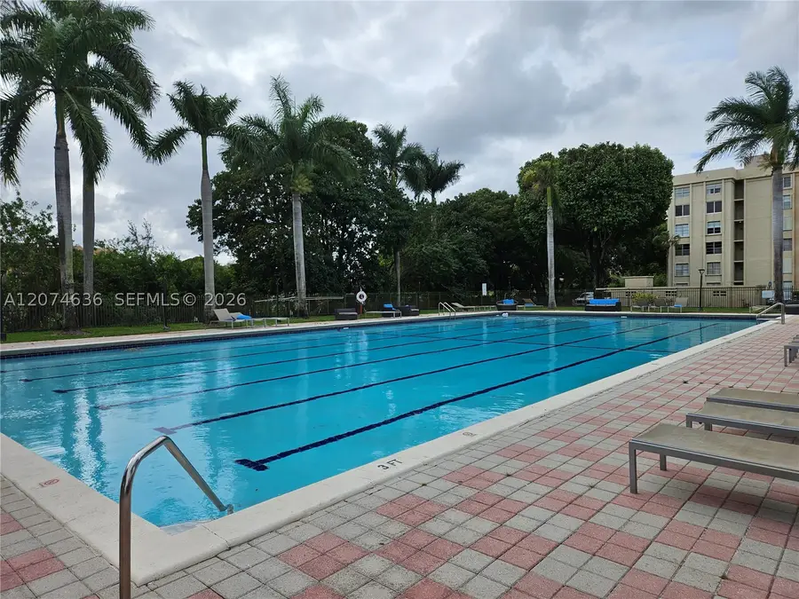 9320 Fontainebleau Blvd #401, Miami, FL 33172 - #2