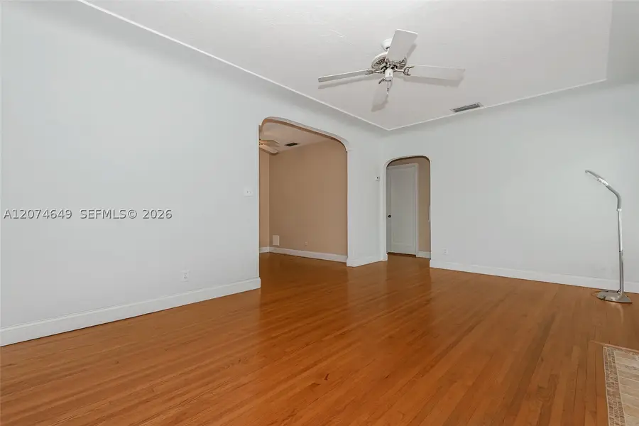 989 Eastward Dr, Miami Springs, FL 33166 - #3