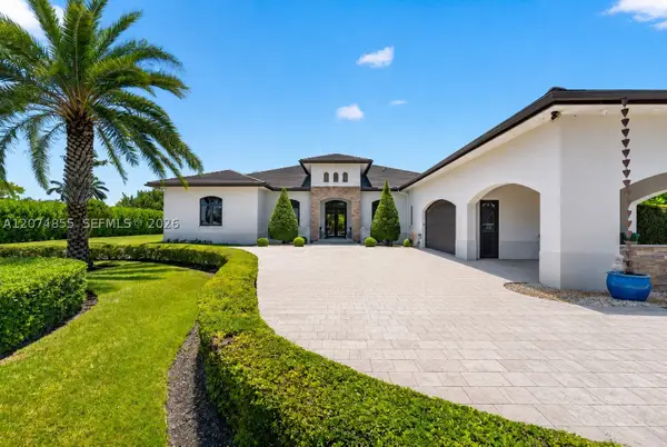 10352 NW 131st St, Hialeah Gardens, FL 33018
