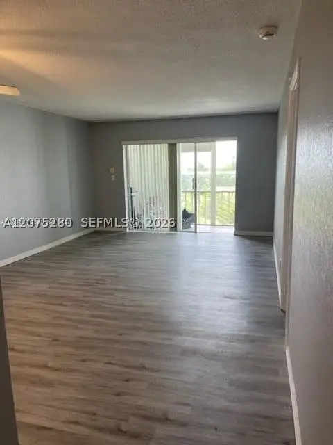 950 Hillcrest Dr #506, Hollywood, FL 33021