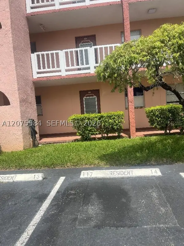 9400 Sunrise Lakes Blvd #105, Sunrise, FL 33322