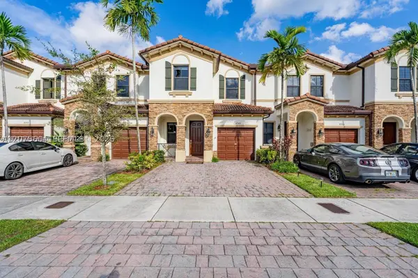 8945 NW 98th Ave, Doral, FL 33178