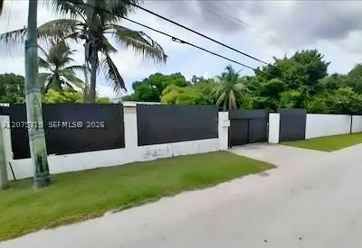 759 S Biscayne River Dr, Miami, FL 33169 - #2