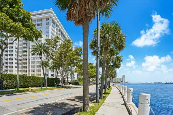 1420 Brickell Bay Dr #206D, Miami, FL 33131