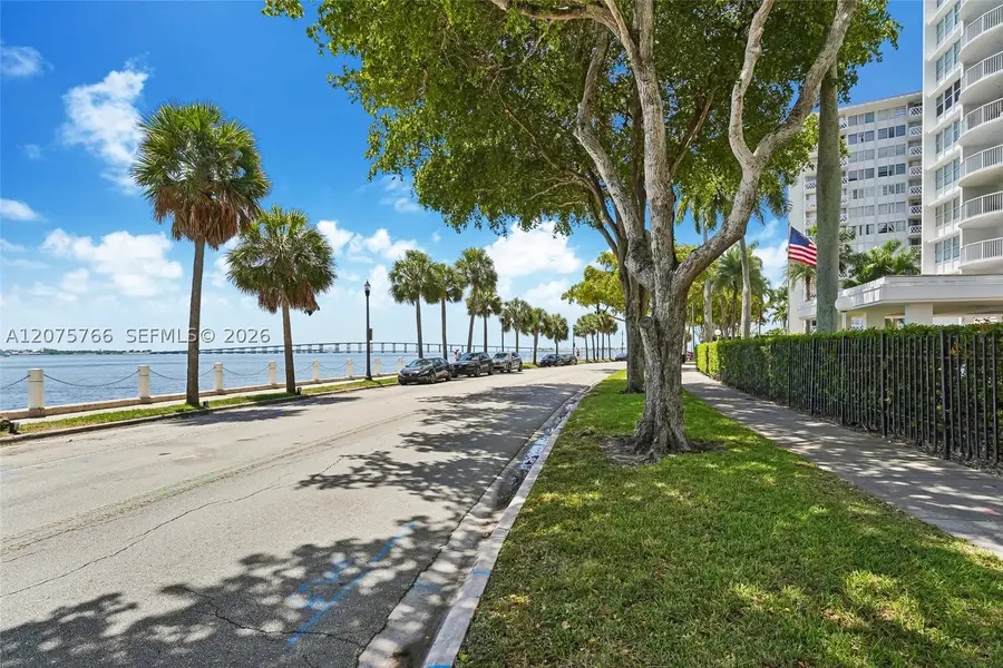 1420 Brickell Bay Dr #206D, Miami, FL 33131 - #2