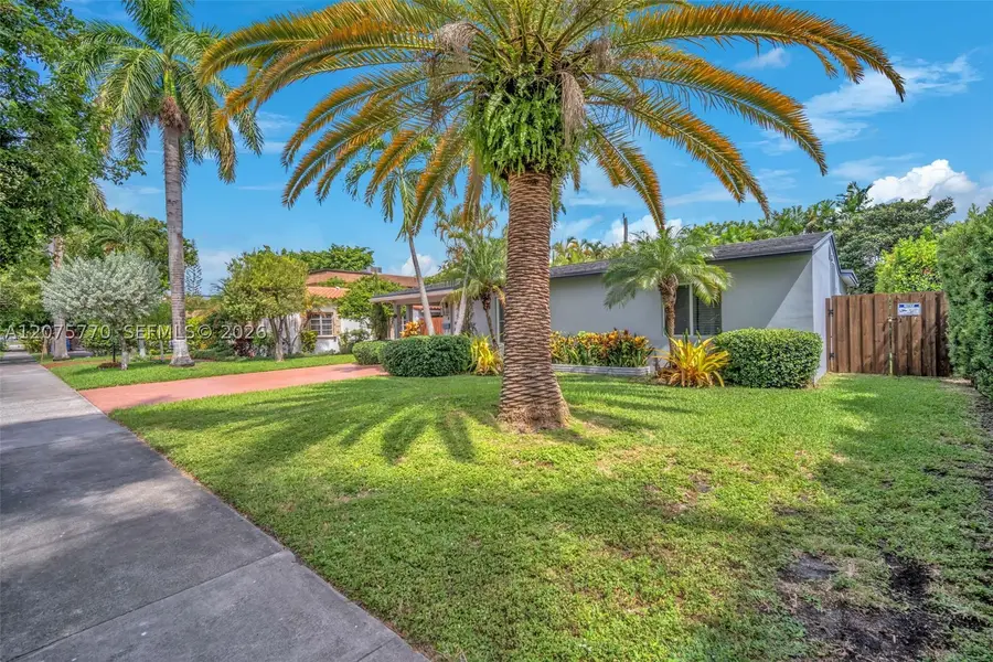 907 NE 5th St, Hallandale Beach, FL 33009 - #3