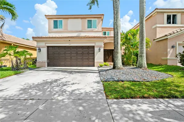 445 Conservation Dr, Weston, FL 33327