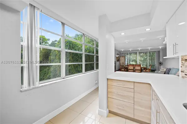 9400 Live Oak Pl #305, Davie, FL 33324
