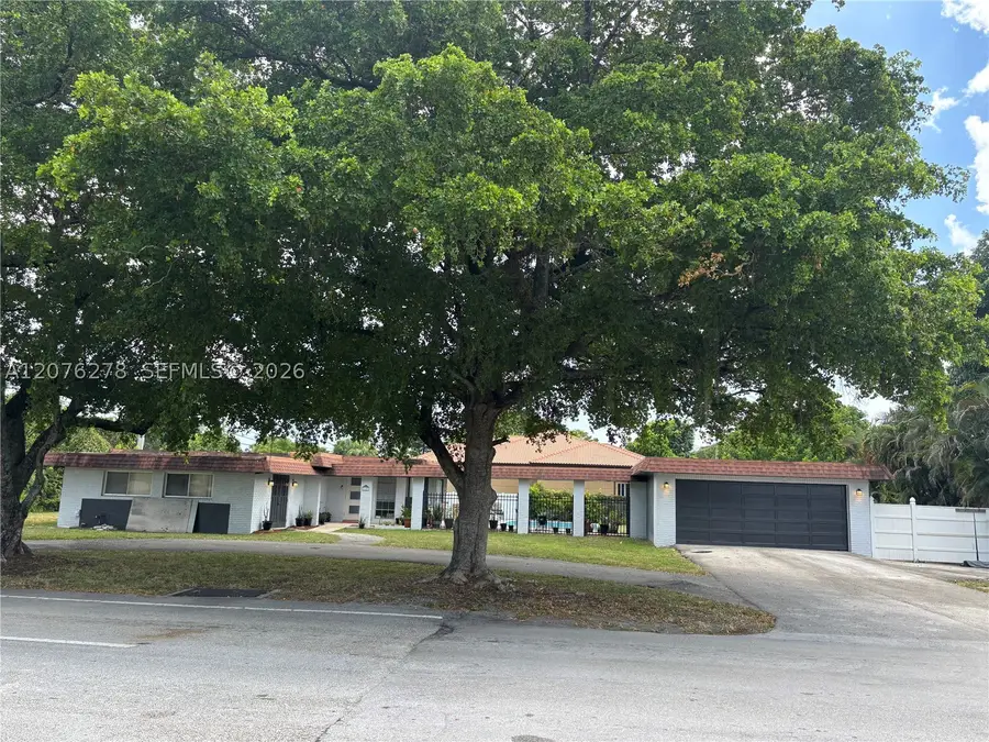 10 SW 46th Ave, Plantation, FL 33317 - #2