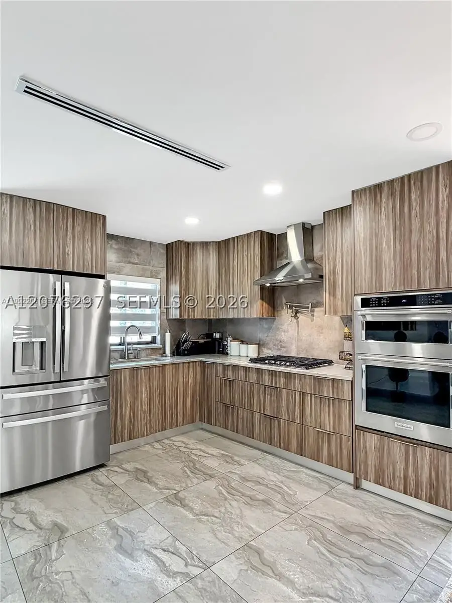 233 W 39th Pl, Hialeah, FL 33012 - #1