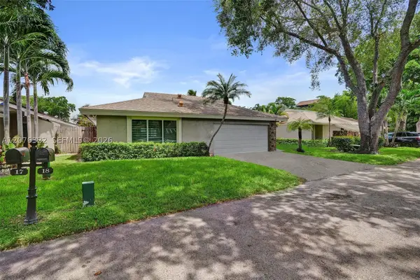 18 Boxwood Rd, Hollywood, FL 33021