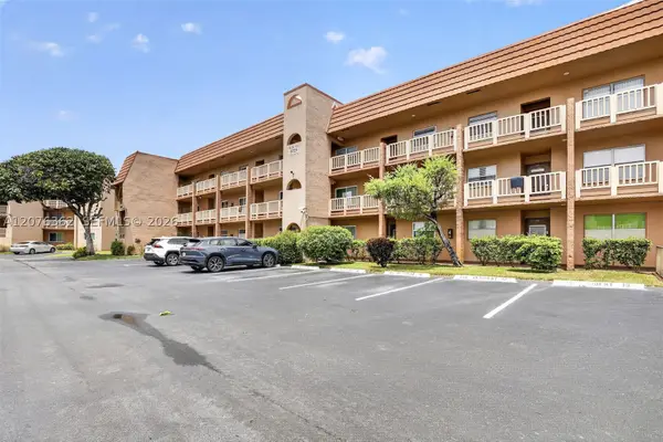 9721 Sunrise Lakes Blvd #102, Sunrise, FL 33322