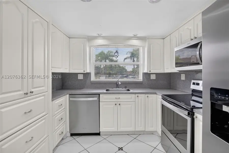 9721 Sunrise Lakes Blvd #102, Sunrise, FL 33322 - #3