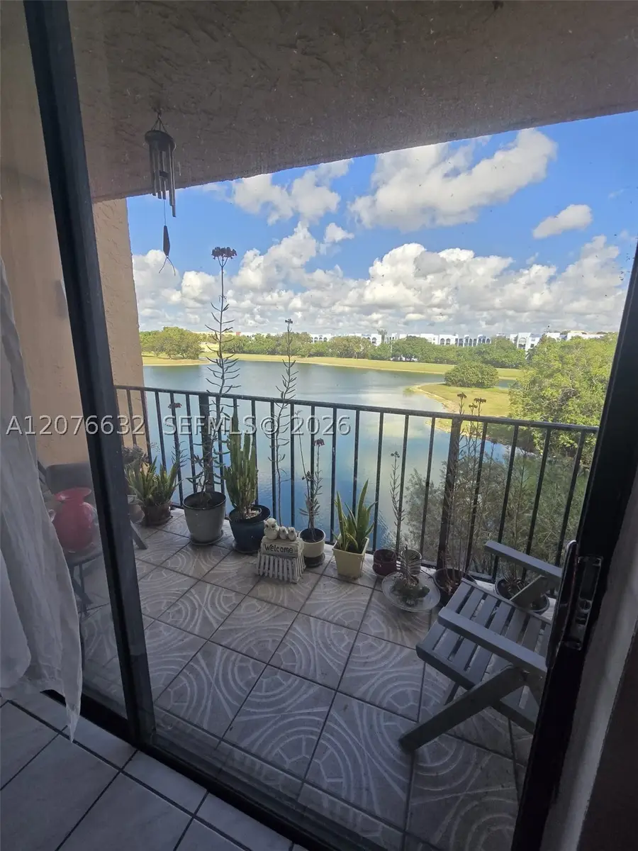 9688 Fontainebleau Blvd #409, Miami, FL 33172 - #3