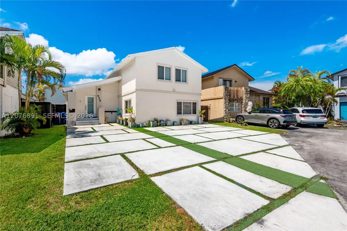 928 NW 106th Ave Cir, Miami, FL 33172 - #1