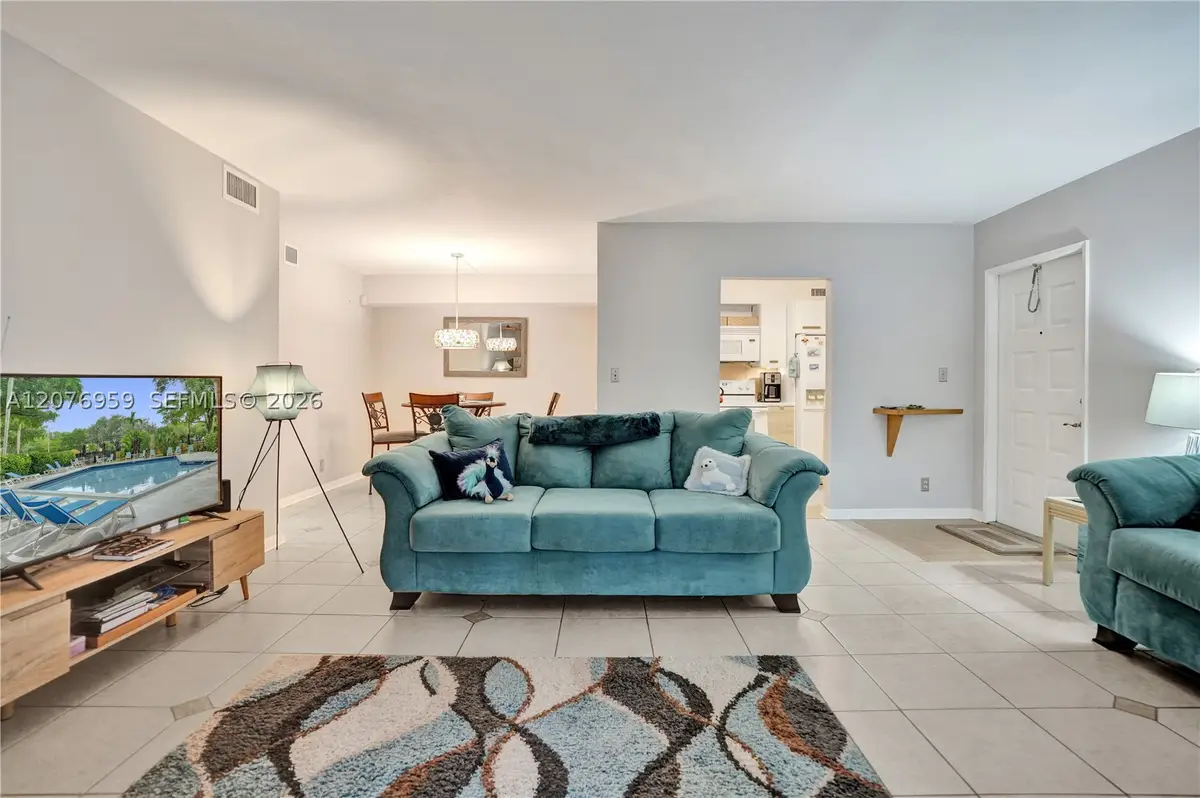 3017 N Oakland Forest Dr #208, Oakland Park, FL 33309 - #1
