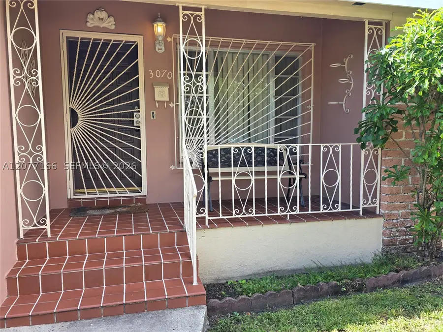 3070 NW 6th St, Miami, FL 33125 - #2