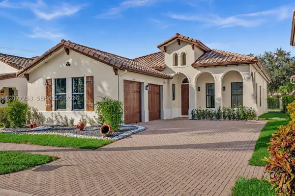 8527 NW 39th Ct, Cooper City, FL 33024