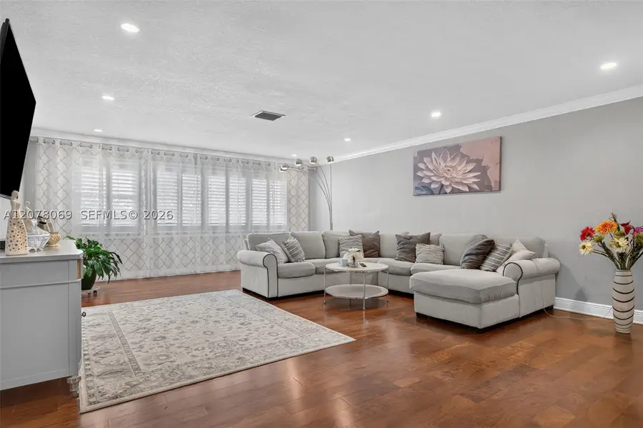 329 SE 3rd St #501T, Hallandale Beach, FL 33009 - #3