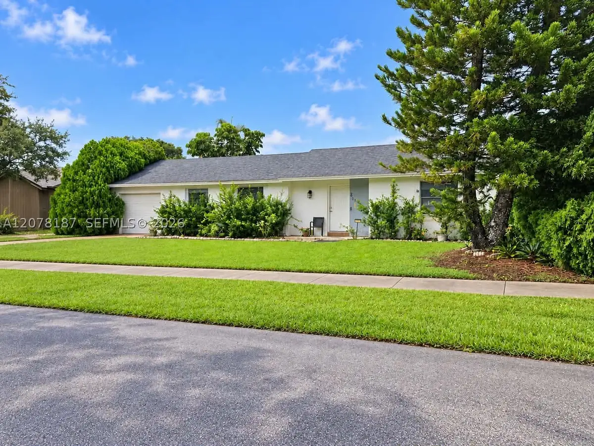 939 S Bluebird Ln, Homestead, FL 33035 - #1