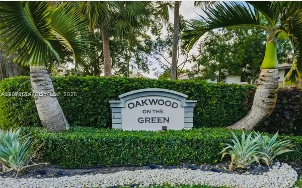 9835 Riverside Dr #7-39, Coral Springs, FL 33071