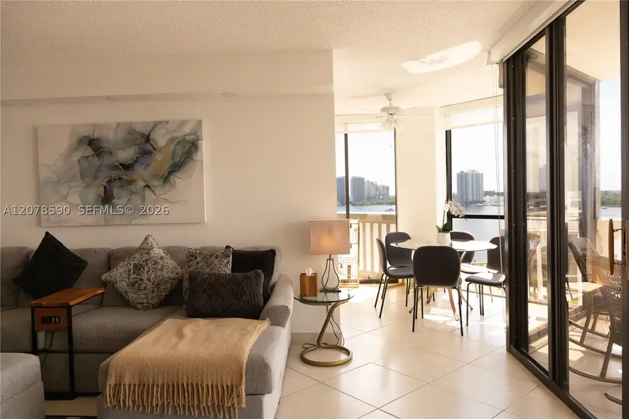 1000 W Island Blvd #1010, Aventura, FL 33160 - #2