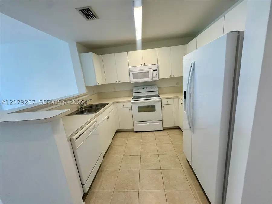 10 Aragon Ave #1008, Coral Gables, FL 33134 - #3