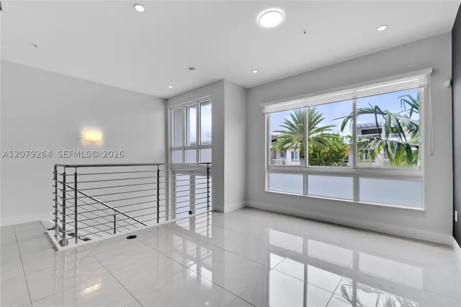 10517 NW 66th St, Doral, FL 33178 - #2