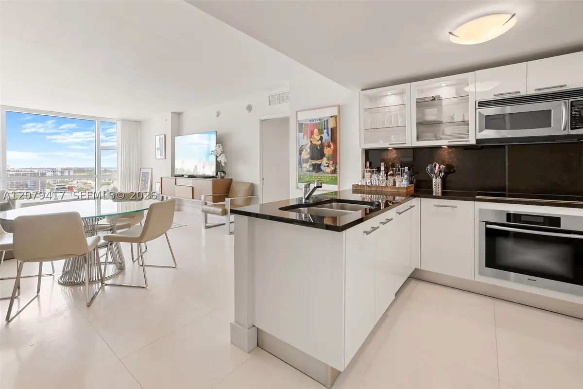 6801 Collins Ave #1401, Miami Beach, FL 33141 - #1