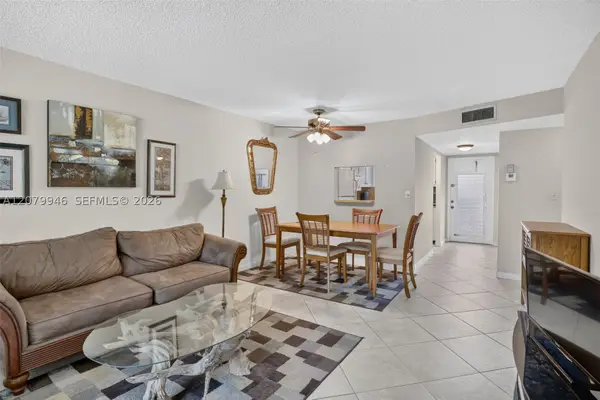 9261 Sunrise Lakes Blvd #203, Sunrise, FL 33322