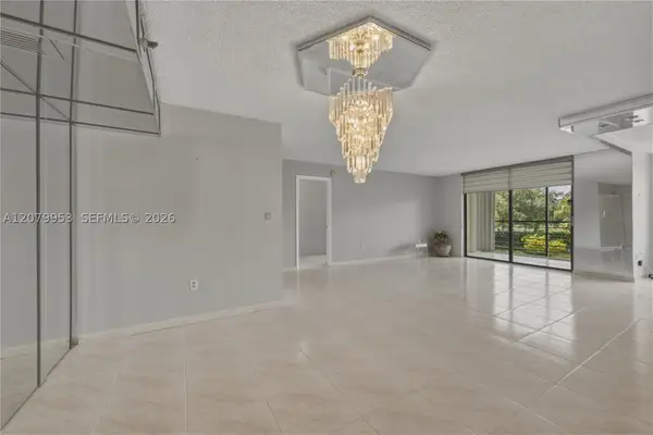 900 Saint Charles Pl #310, Pembroke Pines, FL 33026