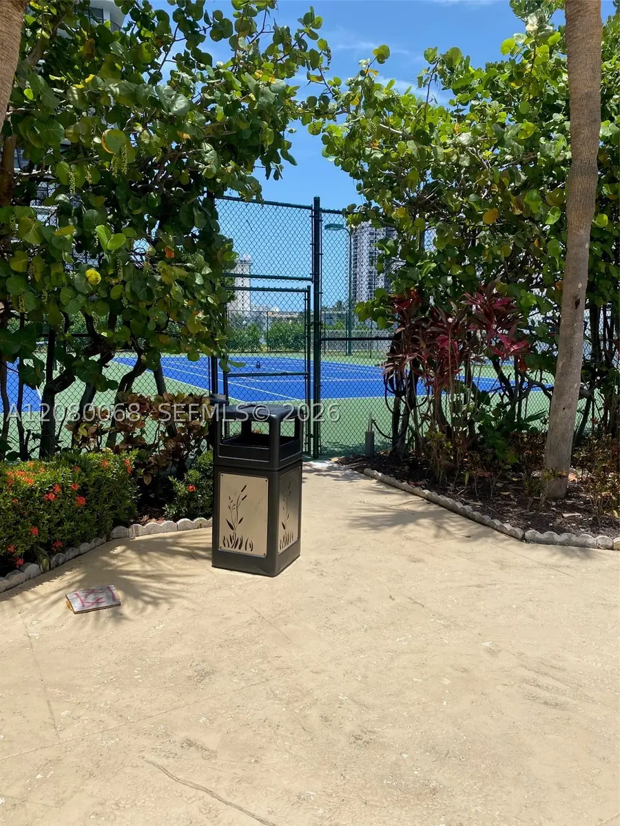 1000 Parkview Dr #427, Hallandale Beach, FL 33009 - #3