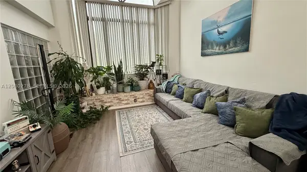 15525 Miami Lakeway N #206, Miami Lakes, FL 33014