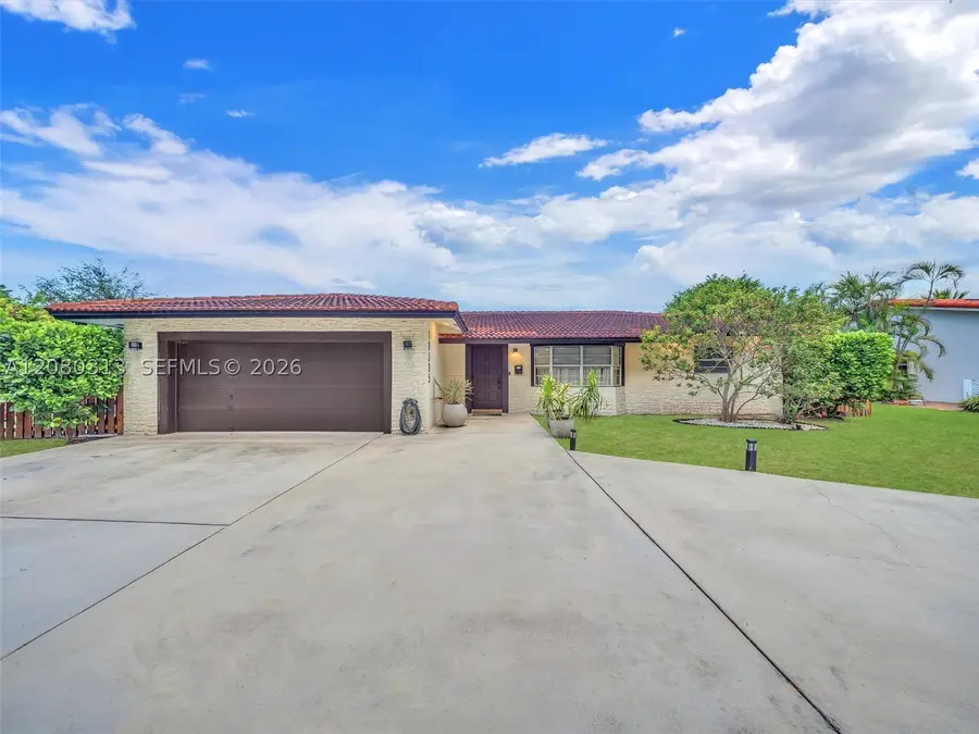 10305 NW 42nd Dr, Coral Springs, FL 33065 - #2