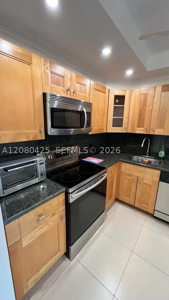 20500 W Country Club Dr #204, Aventura, FL 33180