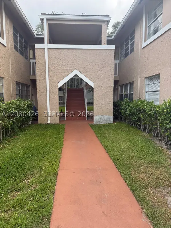 838 Twin Lakes Dr #19-E, Coral Springs, FL 33071
