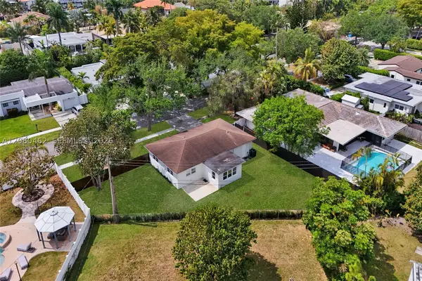 2125 Alamanda Dr, North Miami, FL 33181