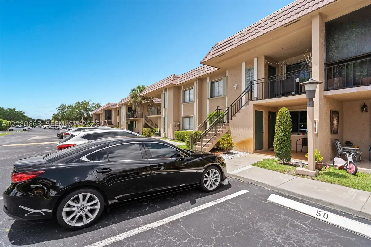 197 Lakeview Dr #102, Weston, FL 33326 - #1