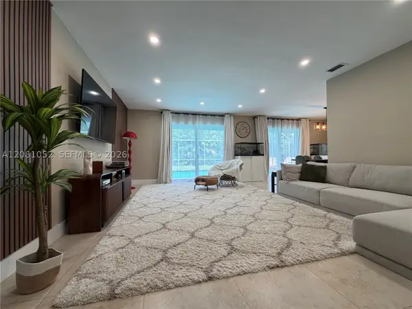 8203 NW 37th St, Coral Springs, FL 33065