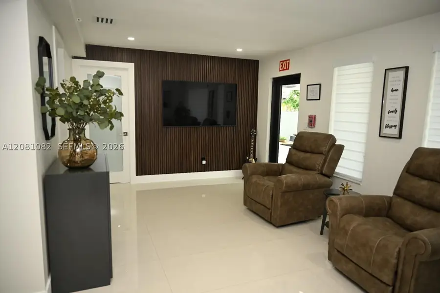 850 W 51st Pl, Hialeah, FL 33012 - #3
