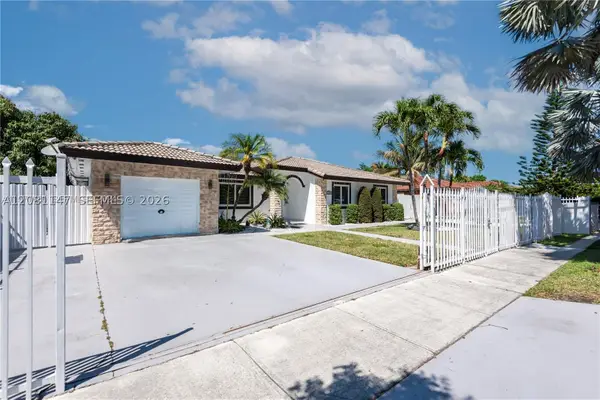 12485 SW 220th St, Miami, FL 33170