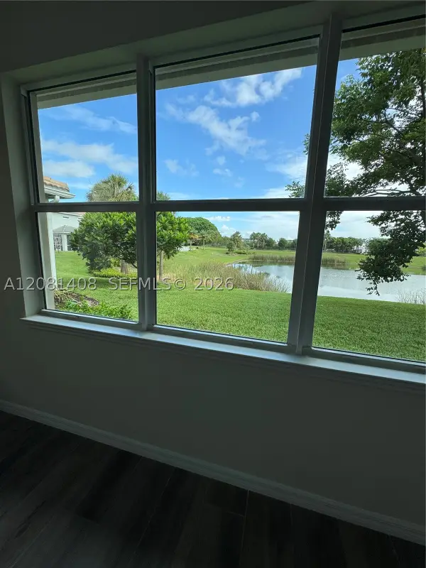 4729 Greenway Dr, Hollywood, FL 33021