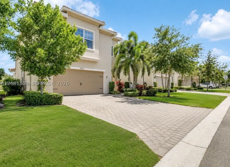 4729 Greenway Dr, Hollywood, FL 33021 - #2