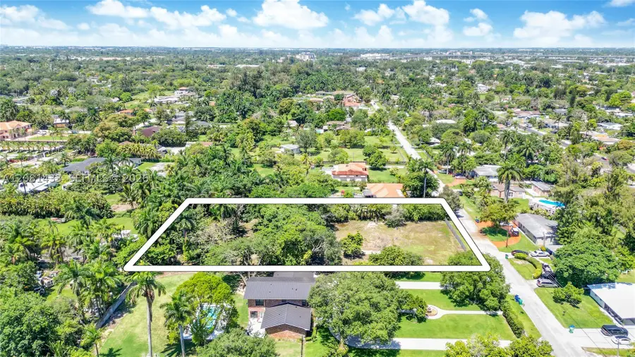 350 NE 158th St, Miami, FL 33162 - #2