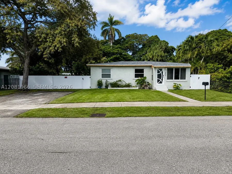 204 SW 7th Ave, Hallandale Beach, FL 33009 - #2