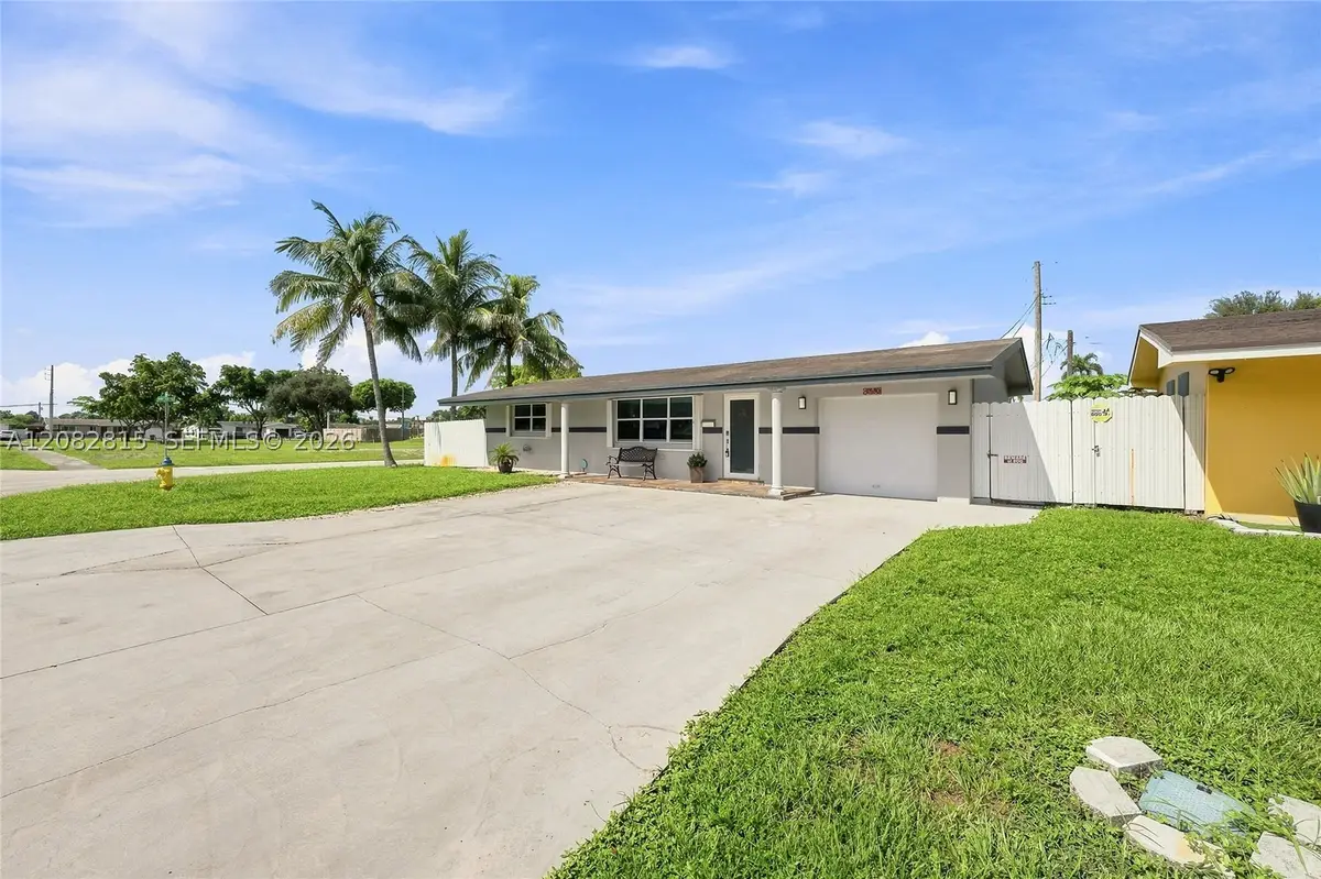1000 NW 76th Ter, Pembroke Pines, FL 33024 - #1
