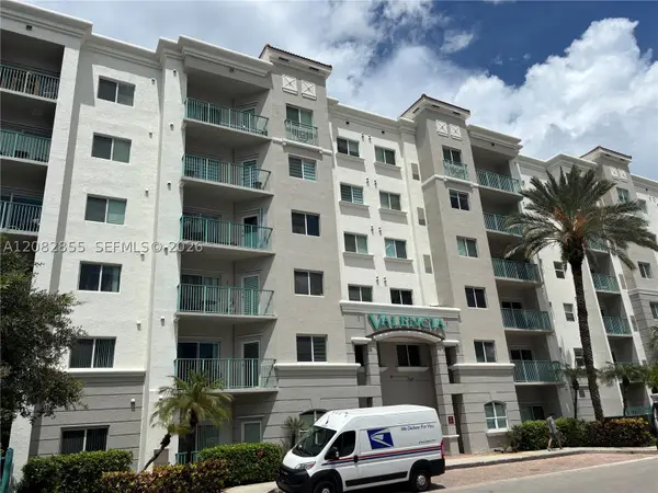 6001 SW 70th St #324, South Miami, FL 33143